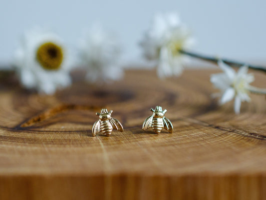 Bee studs earrings