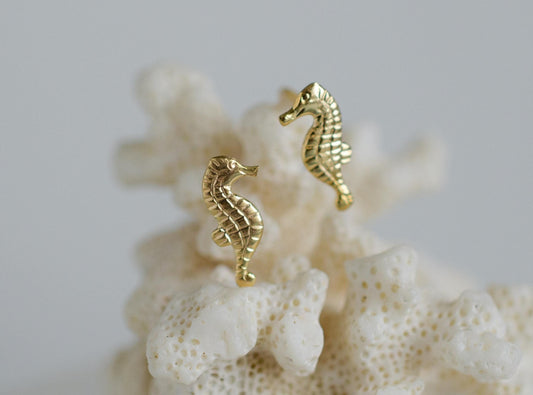 Seahorse studs earrings